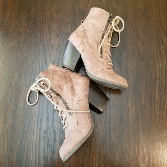 Mojo Moxy Shoes - Dolce Mojo Moxy Dandy Lace Up Ankle Booties 8M